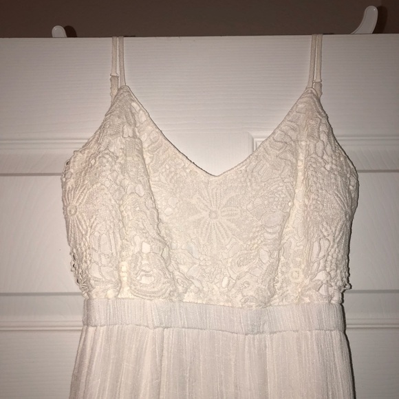 White backless maxi dress - Picture 4 of 5